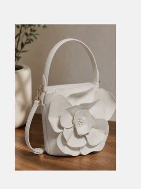 Kate Spade Flora Bucket Bag Appliqué 3D Flower Leather Crossbody Purse NWT